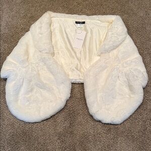 New w tags Babylond white winter fur wedding shawl